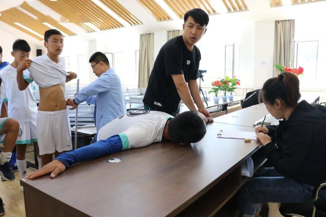 青海省足球协会对青海省青少年足球训练中心U系列精英梯队队员举行摸底测试_十大外围足球平台app手机版(图9)
青海省足球协会对青海省青少年足球训练中心U系列精英梯队队员举行摸底测试_十大外围足球平台app手机版(图9)